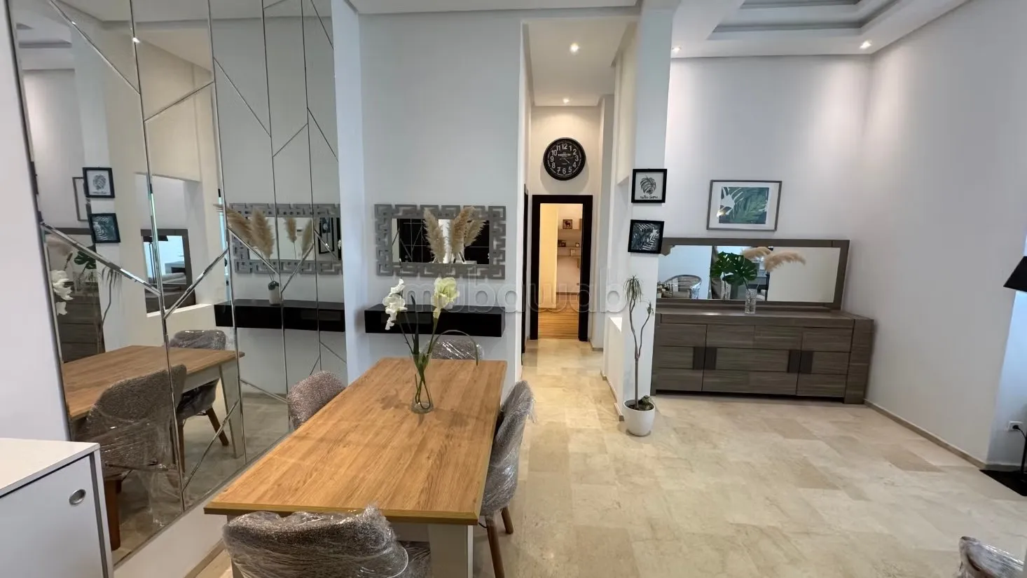 Appartement à louer trois chambres salon meublé a côté de Ve... - الدار البيضاء (2)
