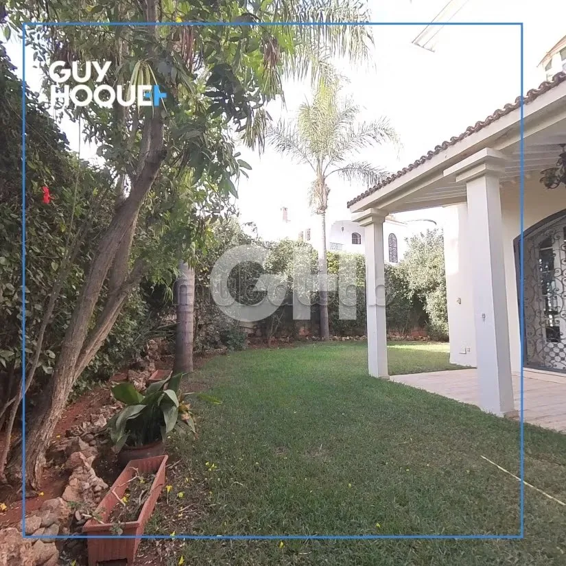 Villa à vendre 714 m² de terrain et 524 m² de bâti - الدار البيضاء