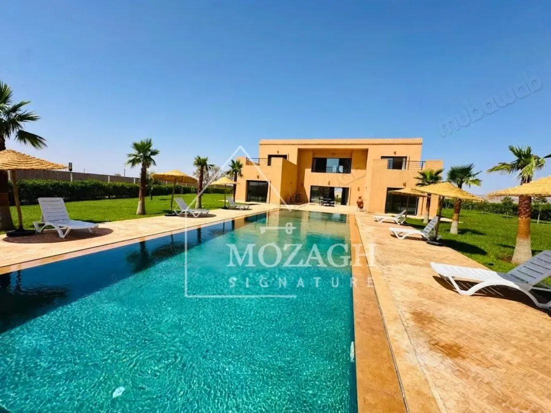 Spacieuse villa moderne et rare avec piscine privé - Bourrous