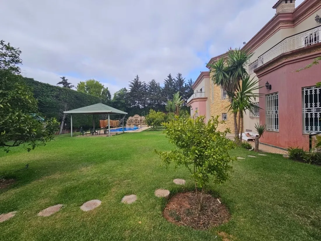 Superbe villa récente à vendre à souissi - الرباط