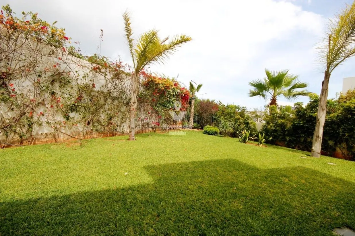 Joile villa neuve à vendre à souissi - الرباط