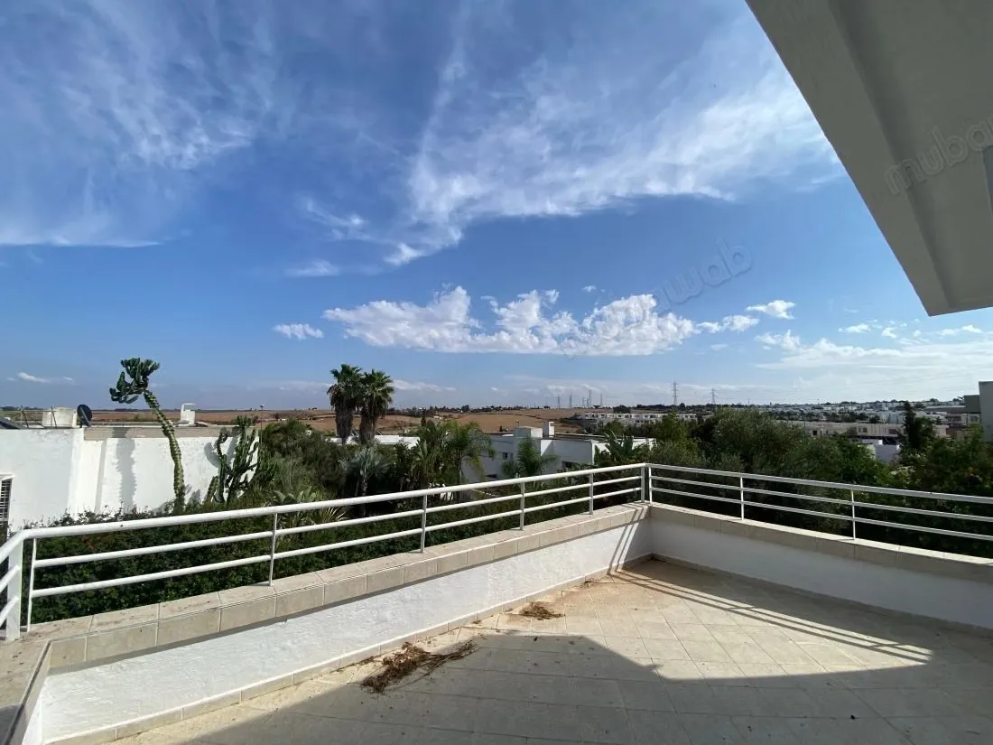 Belle villa individuelle à louer – El Menzeh - El Menzeh (3)