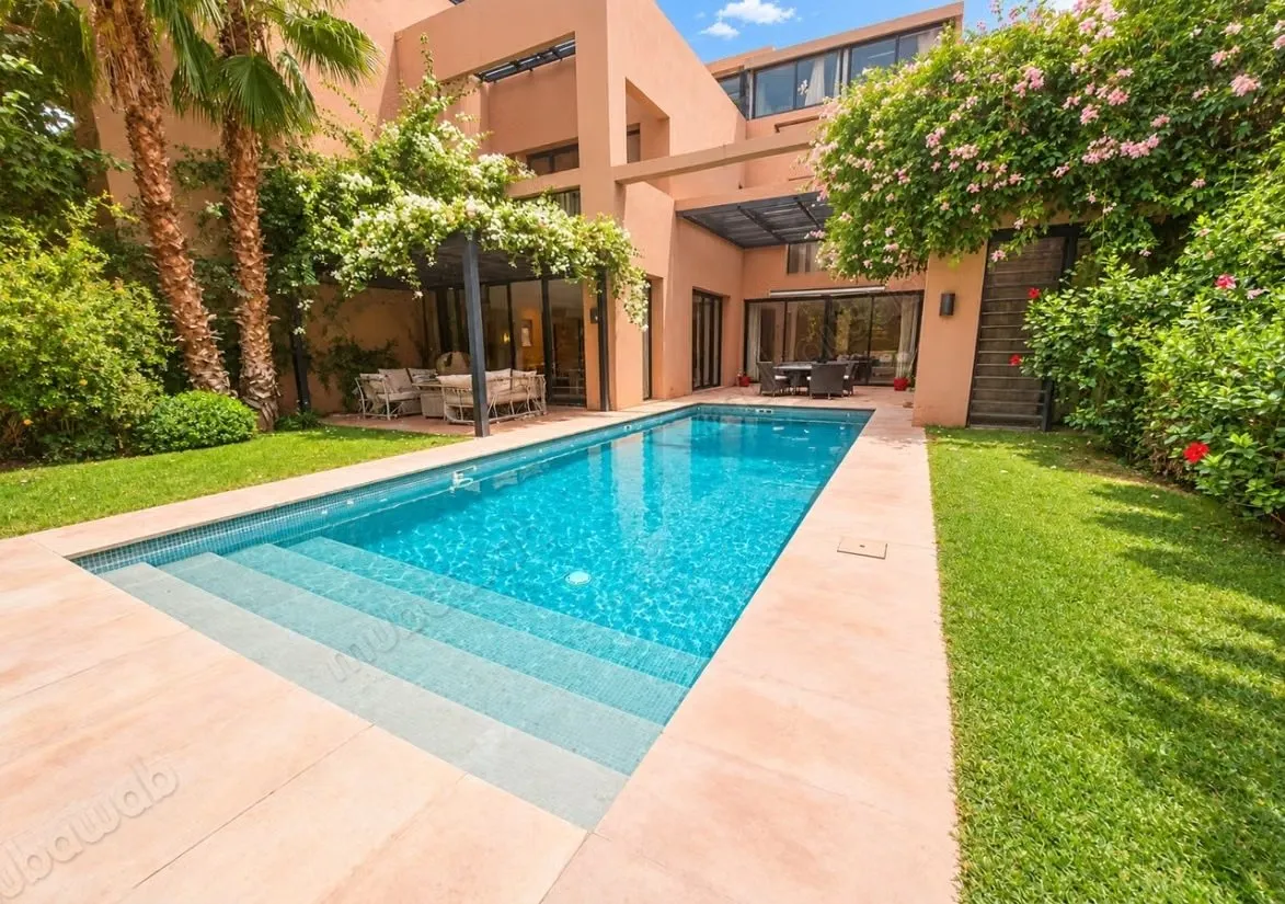 Belle villa meublee sans vis à vis à louer - مراكش