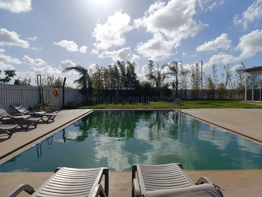 Villa de Charme à Louer Avec Grande Piscine et Jardin - الصخيرات