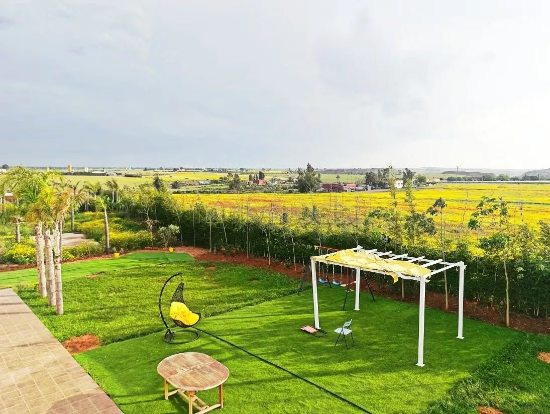 Villa de Charme à Louer Avec Grande Piscine et Jardin - الصخيرات (2)