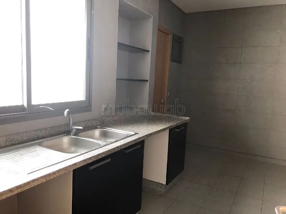 Trés jolie villa à louer vide à bouskoura - بوسكورة (3)
