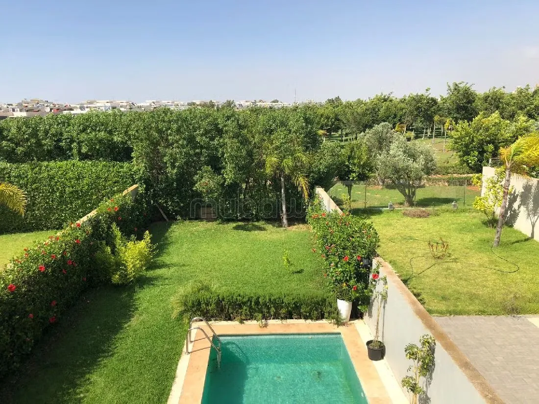 Trés jolie villa à louer vide à bouskoura - بوسكورة (2)