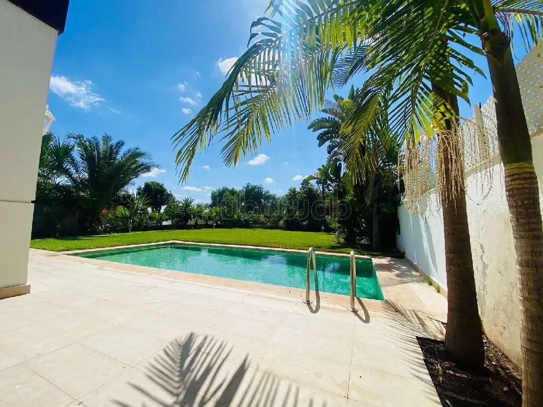 Somptueuse villa à louer à Ville Verte Bouskoura - بوسكورة (2)