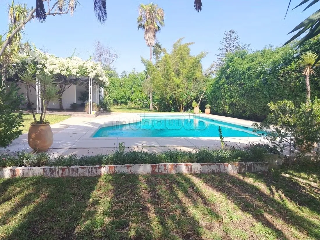 À louer – Magnifique villa avec piscine à Souissi - الرباط