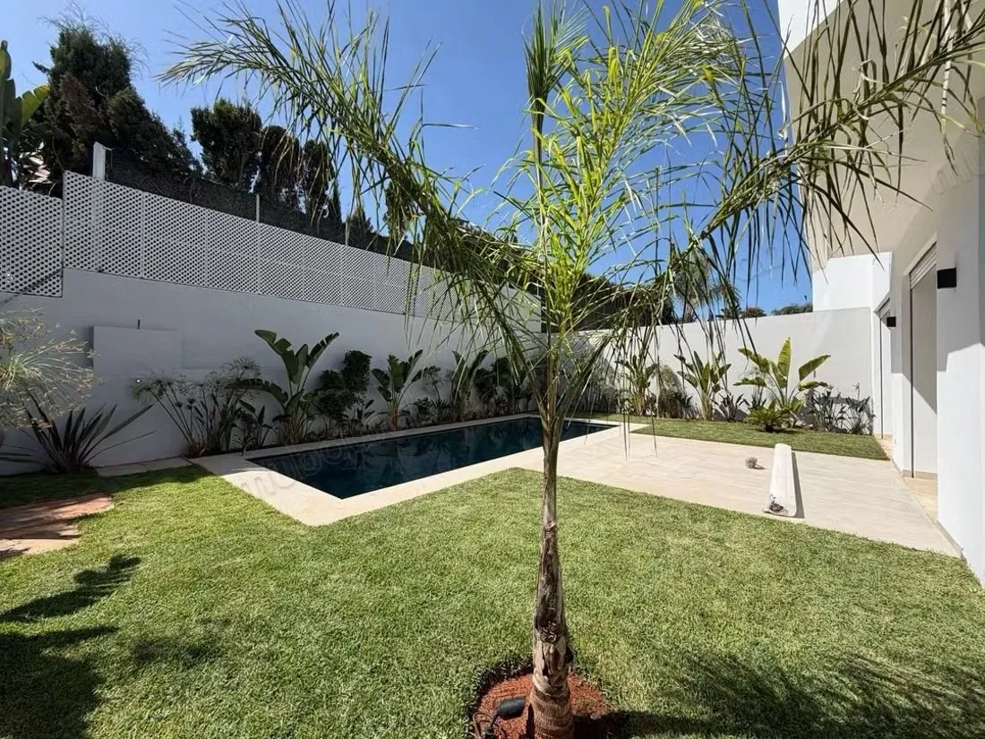 Beautiful villa for rent in Californie. 
4 rooms - الدار البيضاء