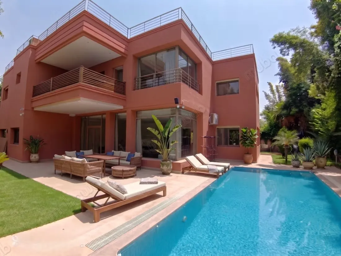 Belle Villa Vide ou semi meuiblée avec piscine à Chrifia - مراكش