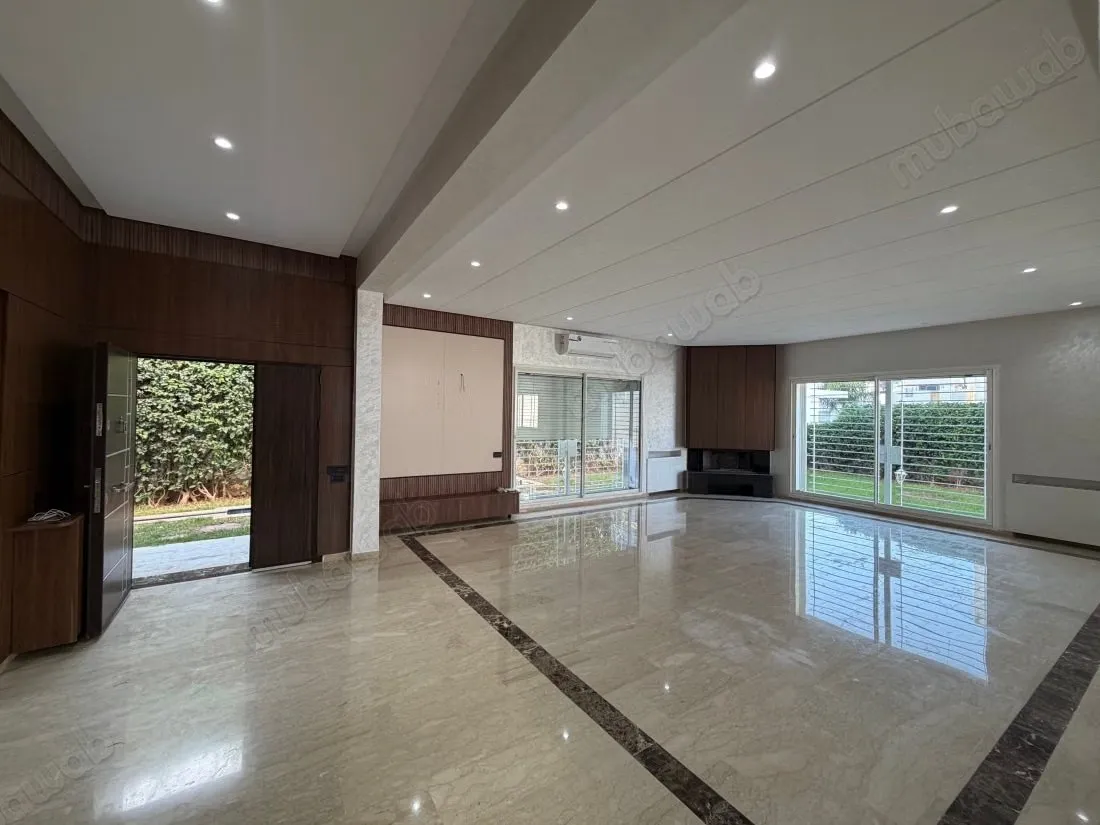 Fabulous villa for rent in Ain Diab. 
4 beautiful rooms - الدار البيضاء
