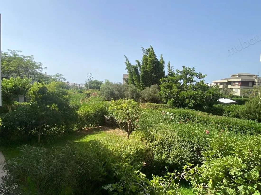 Villa en bande 3 ch à louer meublée 
ville verte - بوسكورة