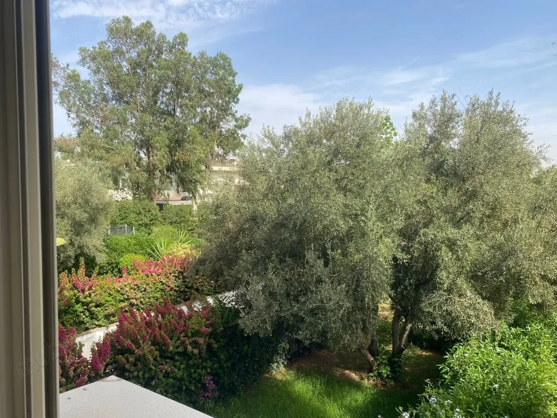 Villa en bande 3 ch à louer meublée 
ville verte - بوسكورة (2)