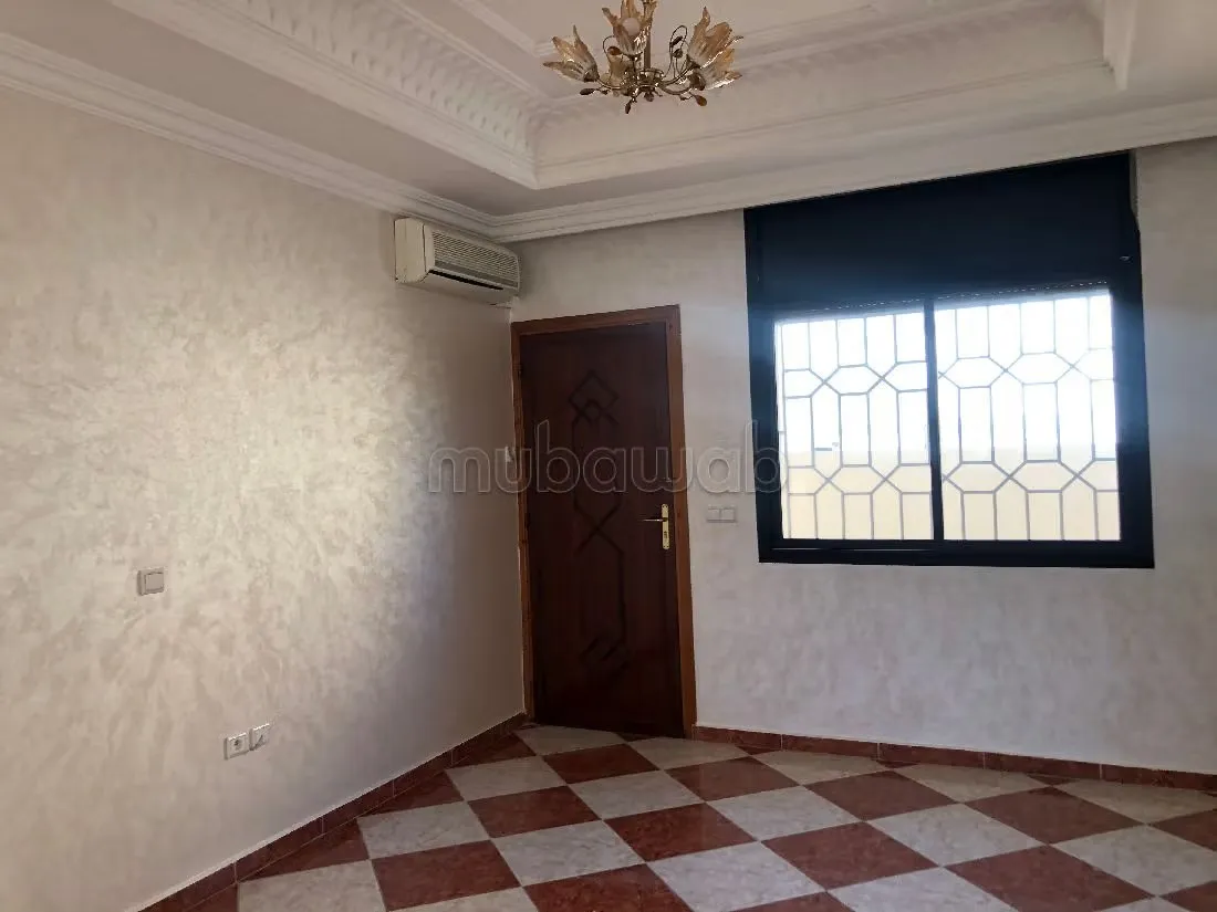 Magnifique villa à louer à Riyad. 3 belles chambres. Cheminé... - الرباط (3)