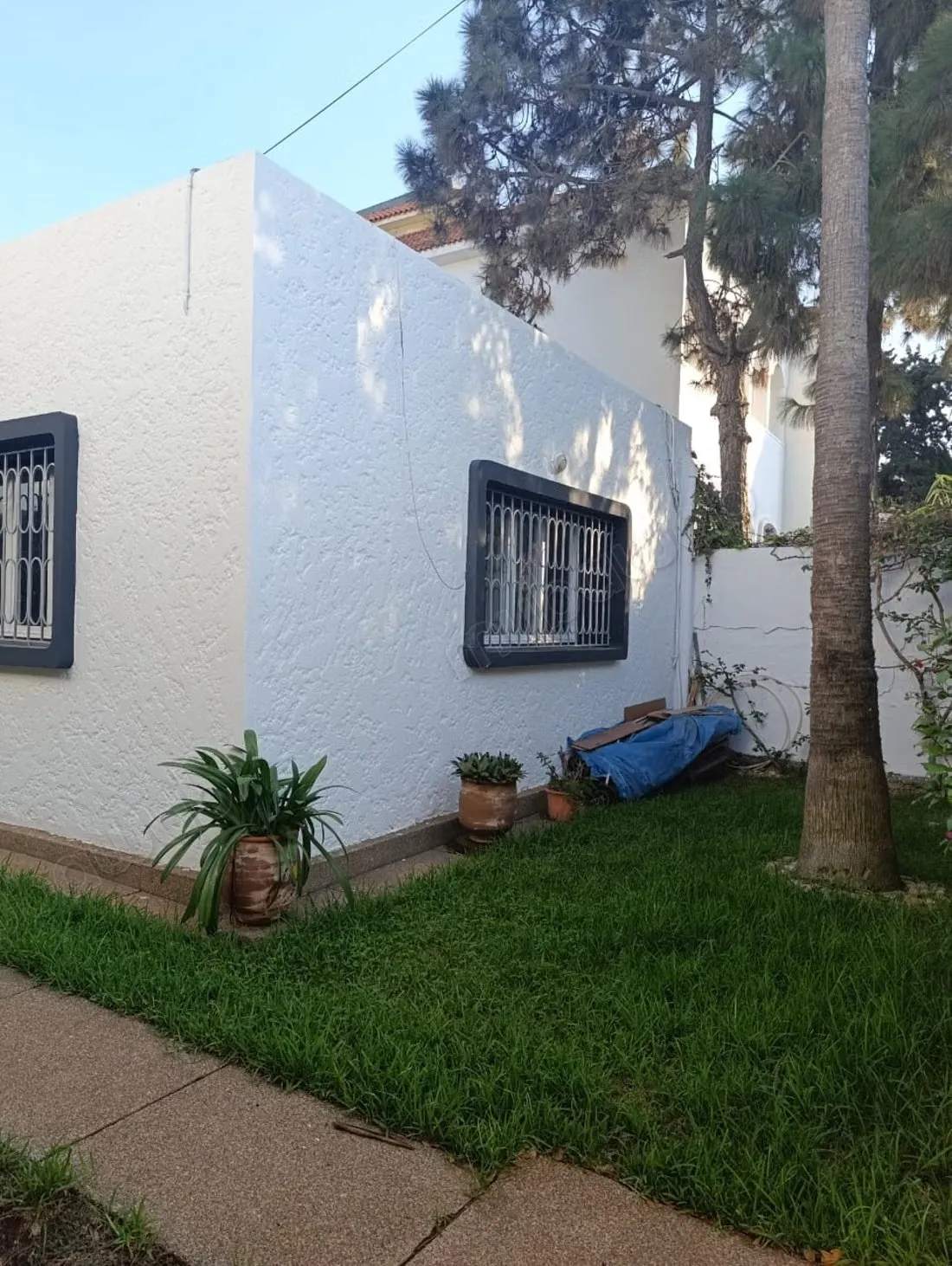 Location villa plein pied à Oasis.
Superficie 200 m².
Salon... - الدار البيضاء (3)