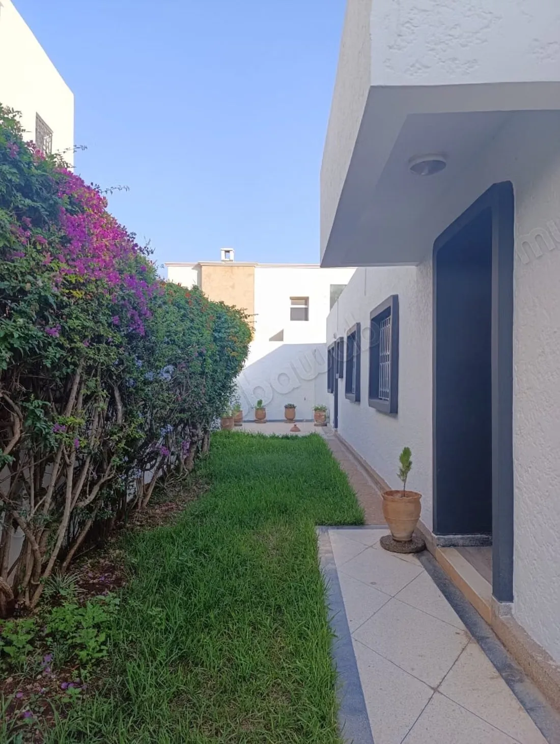 Location villa plein pied à Oasis.
Superficie 200 m².
Salon... - الدار البيضاء