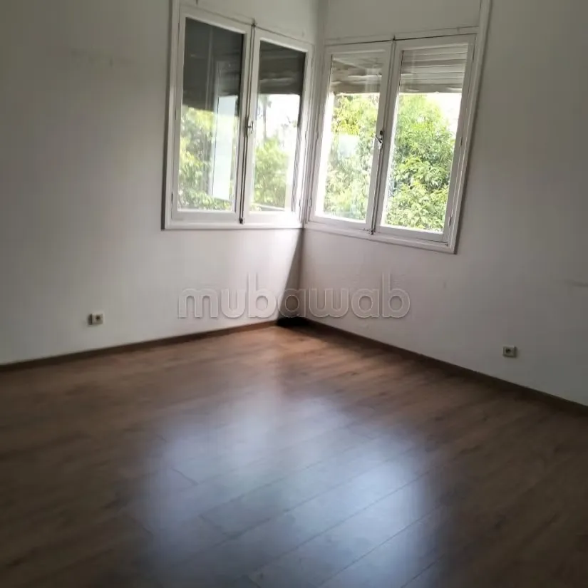 Location villa de haut standing en Hassan Centre Ville.
Surf... - الرباط