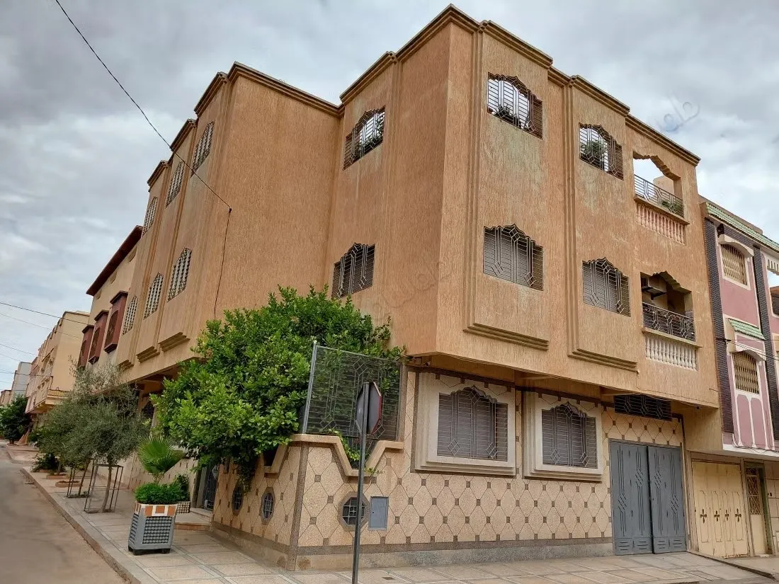 Maison Doubles Facades - وجدة
