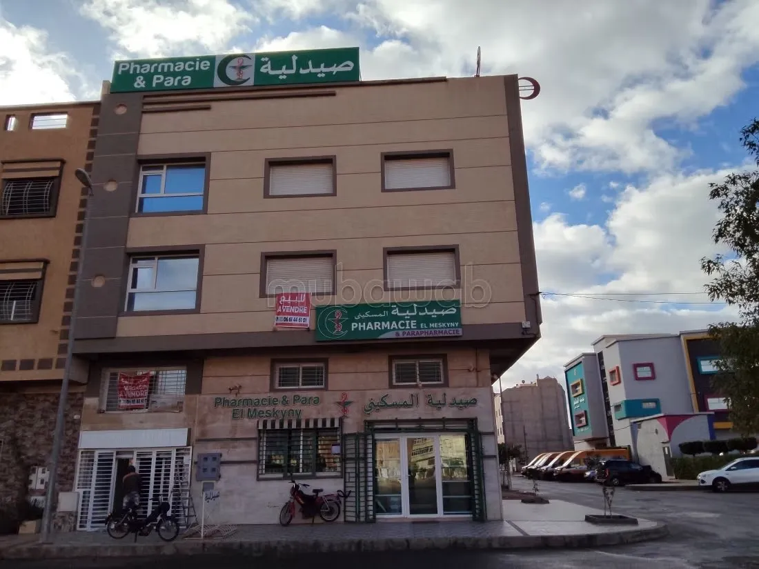 Immeuble commercial 2 façades à vendre - وجدة