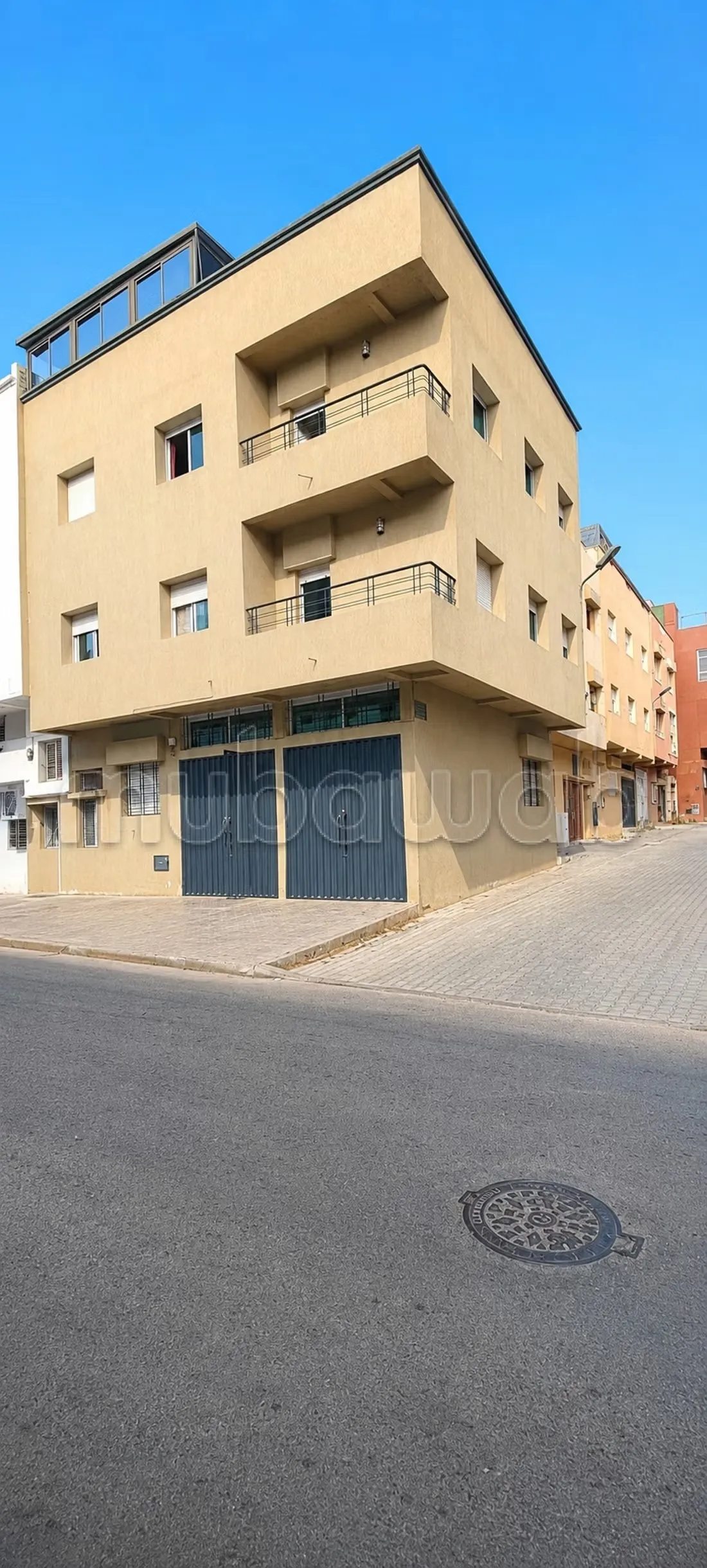 Maison d'angle R2 260m avec local commercial – Ouifaq - تمارة