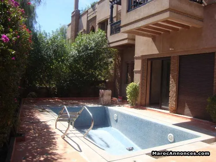 Villa en location  250m² - مراكش