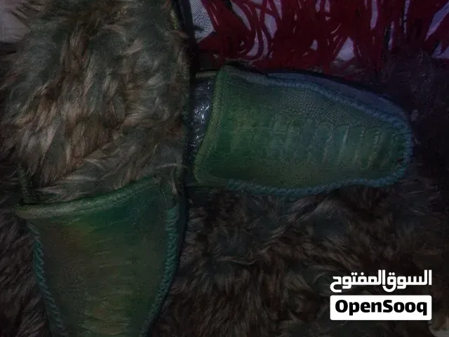 السلام عليكم هذا حذاء من جلد كروكوديل جيل تمساح اوريجينال هو مستعمل 10,000 درهم المهم - مكناس