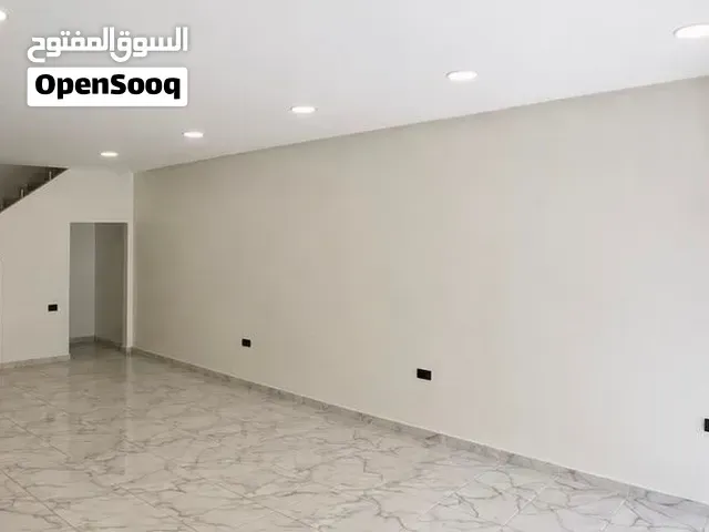 Local commercial à vendre 39 m2 Sol / 39 m2 Mezzanine - الدار البيضاء