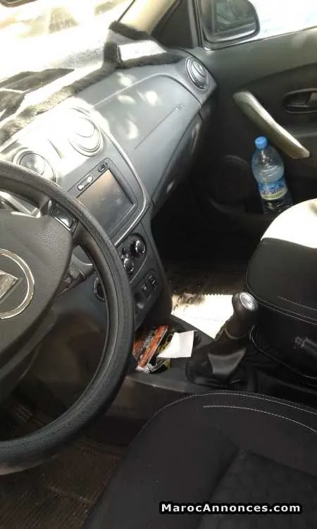 Voiture dacia logan - الدار البيضاء