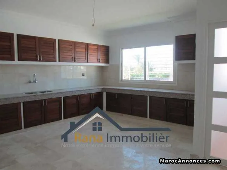 Villa de haut standing de 1000m à louer à souissi - الرباط (2)