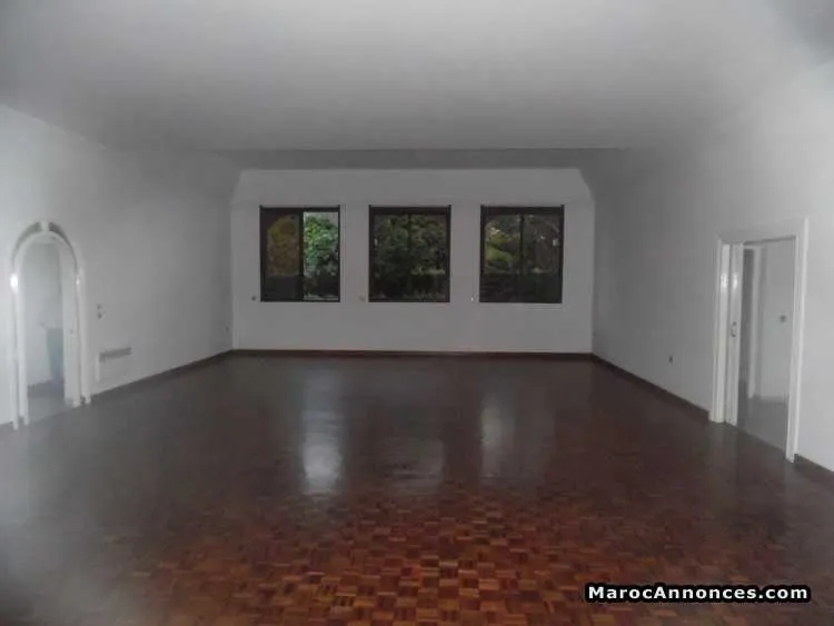 Villa en location à souissi - الرباط (2)