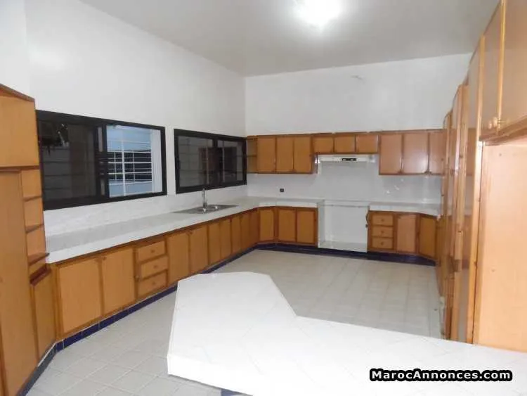 Villa en location à souissi - الرباط