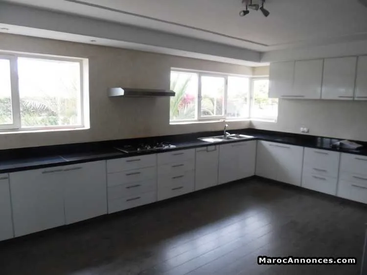 Villa en location à souissi - الرباط (2)