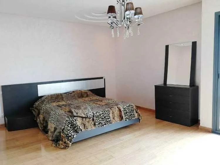 Location une villa meublée avec piscine à Souissi - الرباط (3)