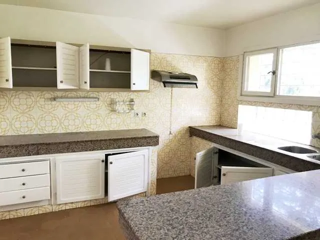 Villa avec grand jardin à louer à Souissi - الرباط (3)