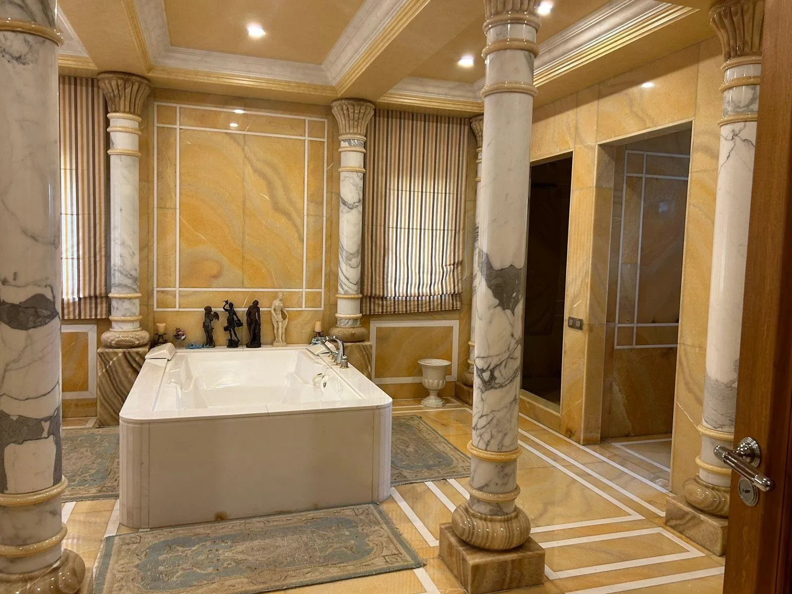 Villa comme un palais aux ambassadeurs souissi - الرباط