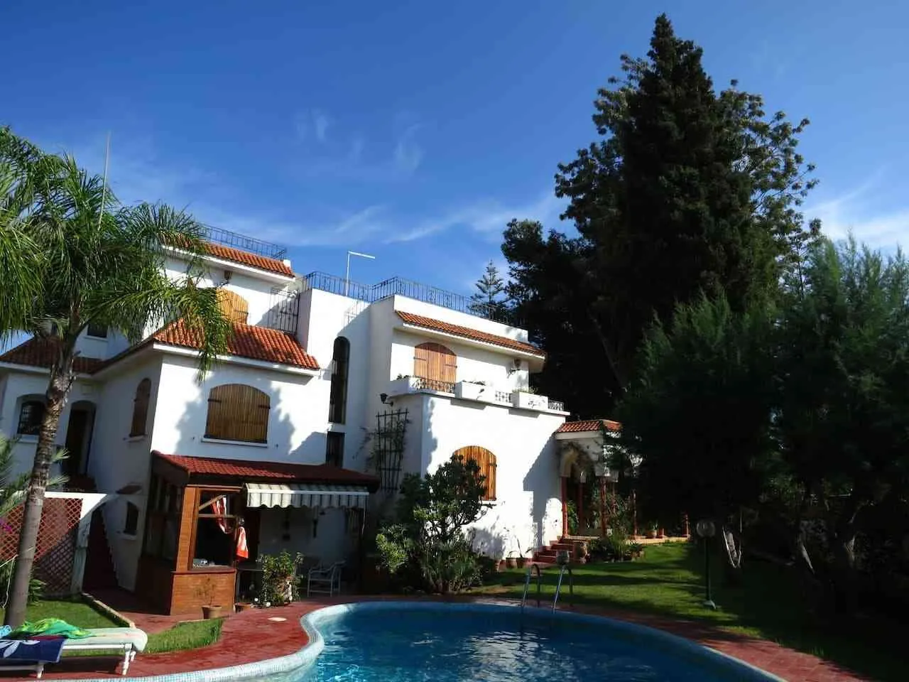 Belle villa avec piscine en vente à Souissi - الرباط