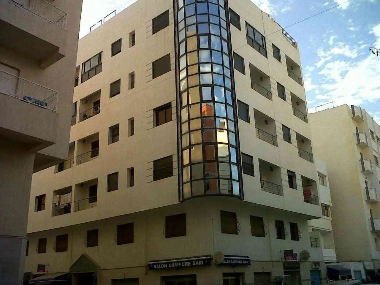 Bel appartement bien ensoleillé en vente en plein centre de Martil - مرتيل (2)