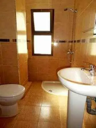 Bel appartement bien ensoleillé en vente en plein centre de Martil - مرتيل (4)