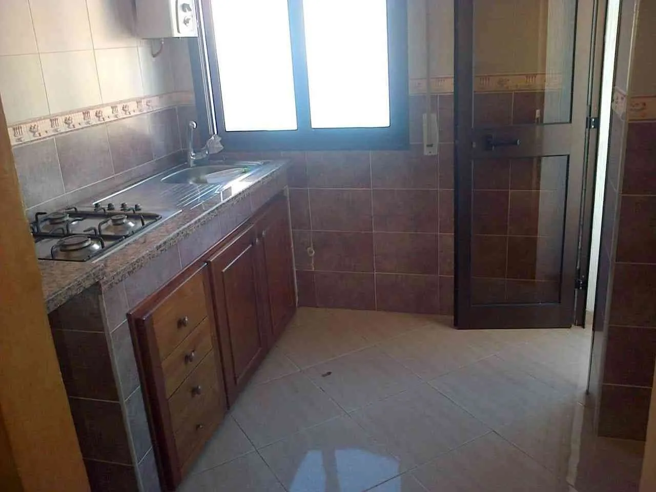 Bel appartement bien ensoleillé en vente en plein centre de Martil - مرتيل (3)