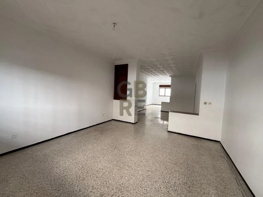 Appartement en rez-de-chaussée avec grande cour privative - الرباط (2)