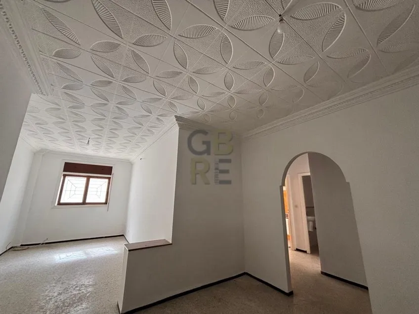 Appartement en rez-de-chaussée avec grande cour privative - الرباط
