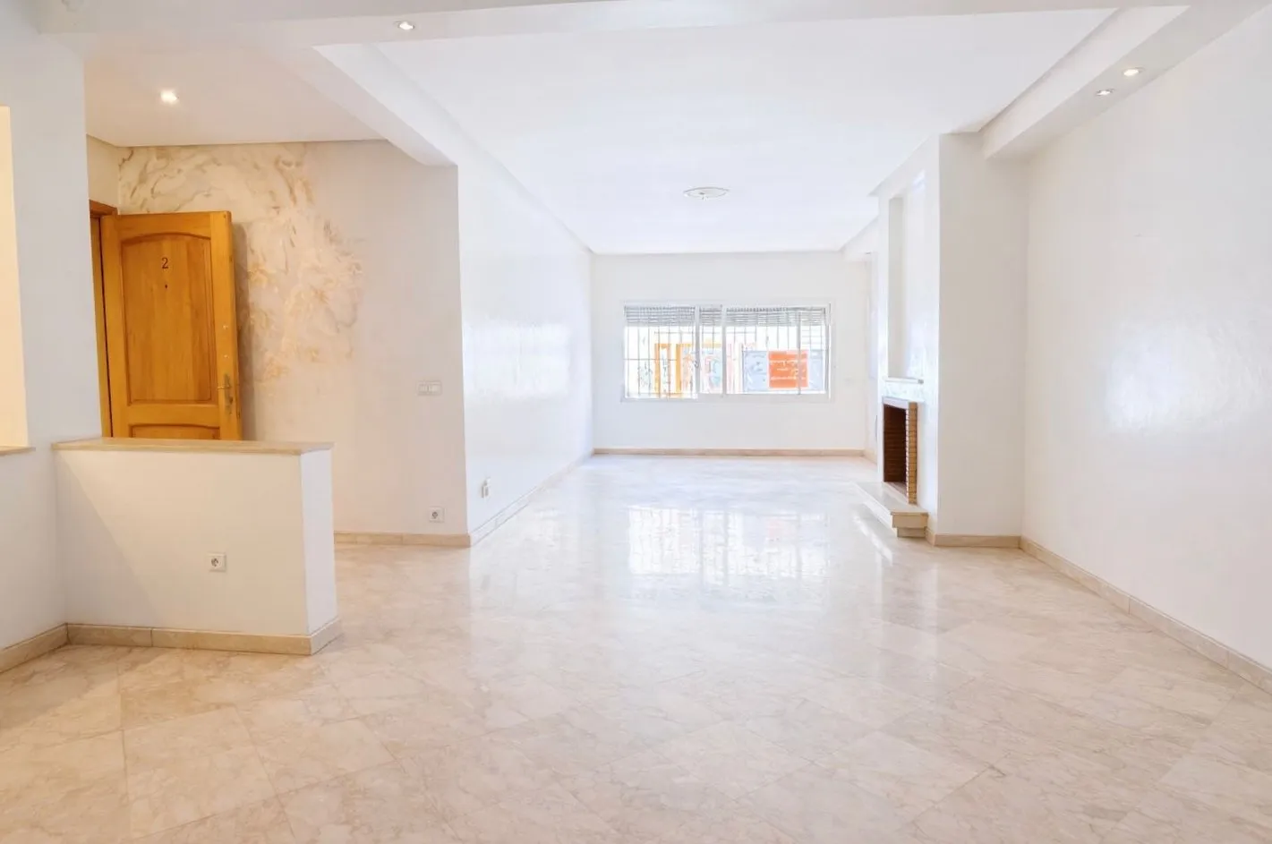 Duplex à vendre avec terrasse ensoleillée - الدار البيضاء