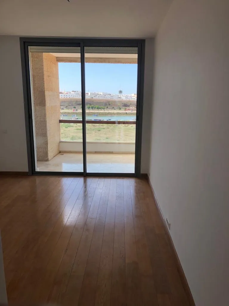 Bel appartement á vendre á Marina salé - سلا (2)