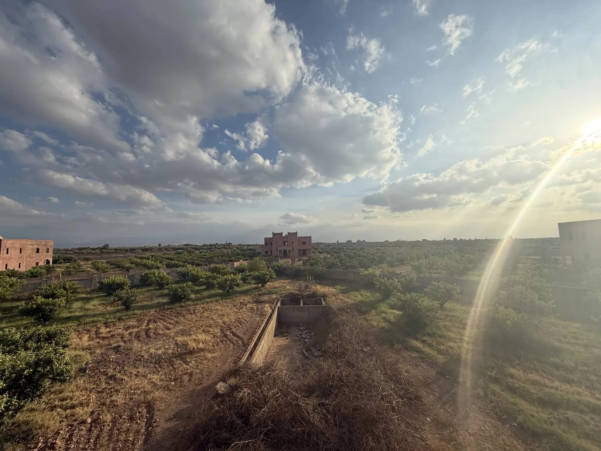 Domaine d’Exception de 4 Hectares avec 4 Villas Semi-Finies sur la Route de Fès - مراكش (3)