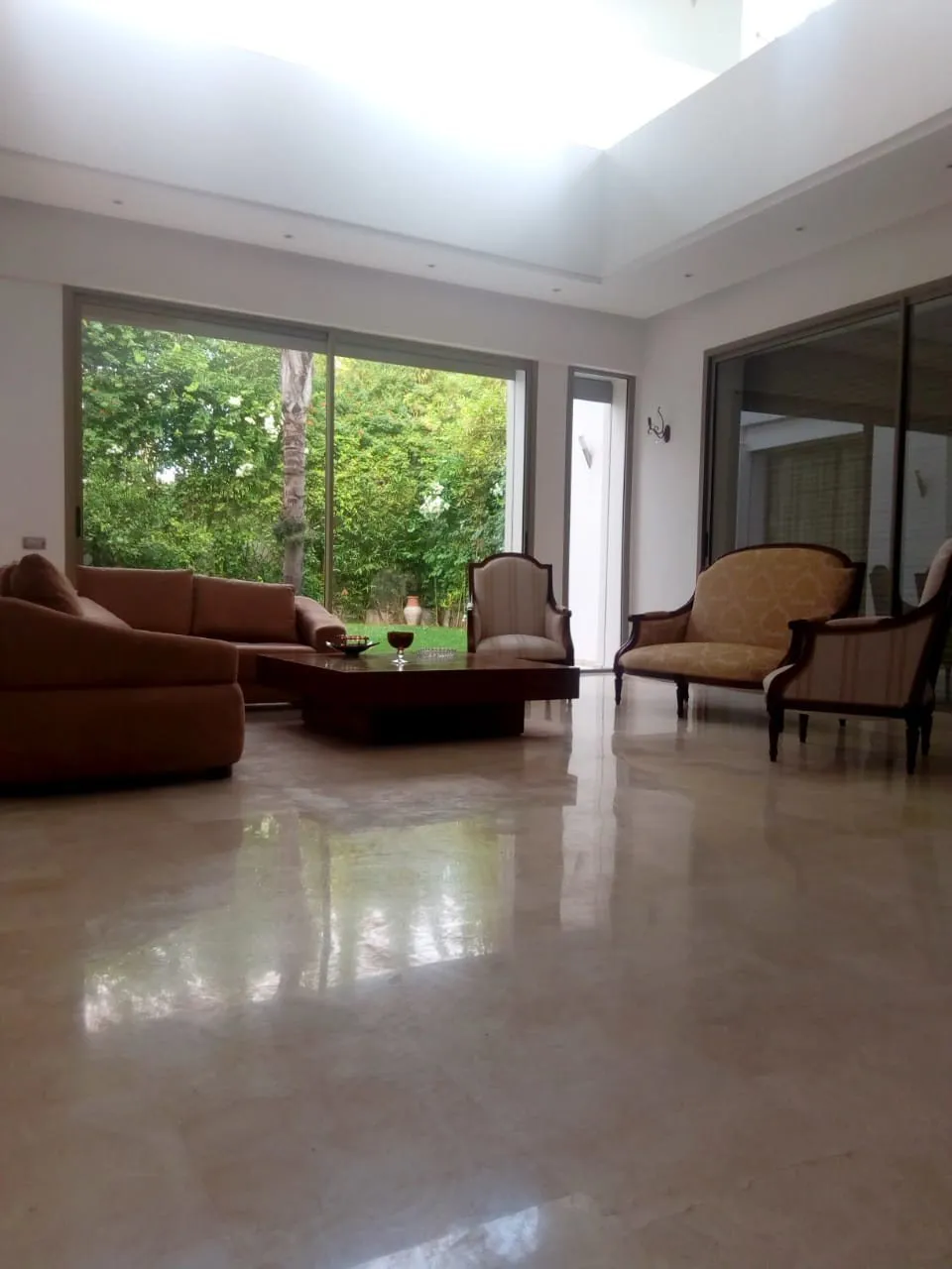 Villa moderne à vendre à Elmachrik Souissi Rabat - الرباط