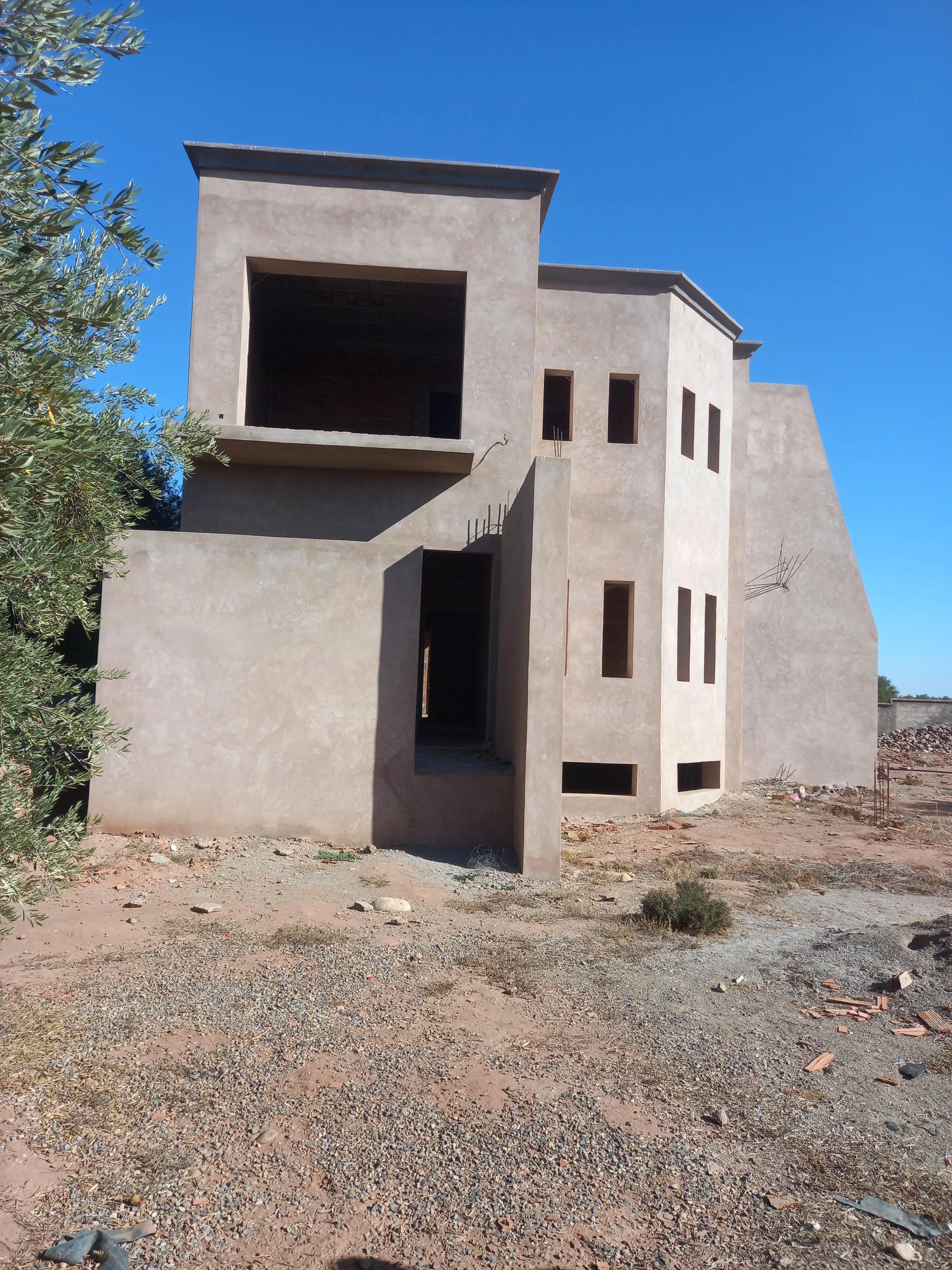 Villa titrée semi finie de 2195 m² sur route de Fès - مراكش (2)