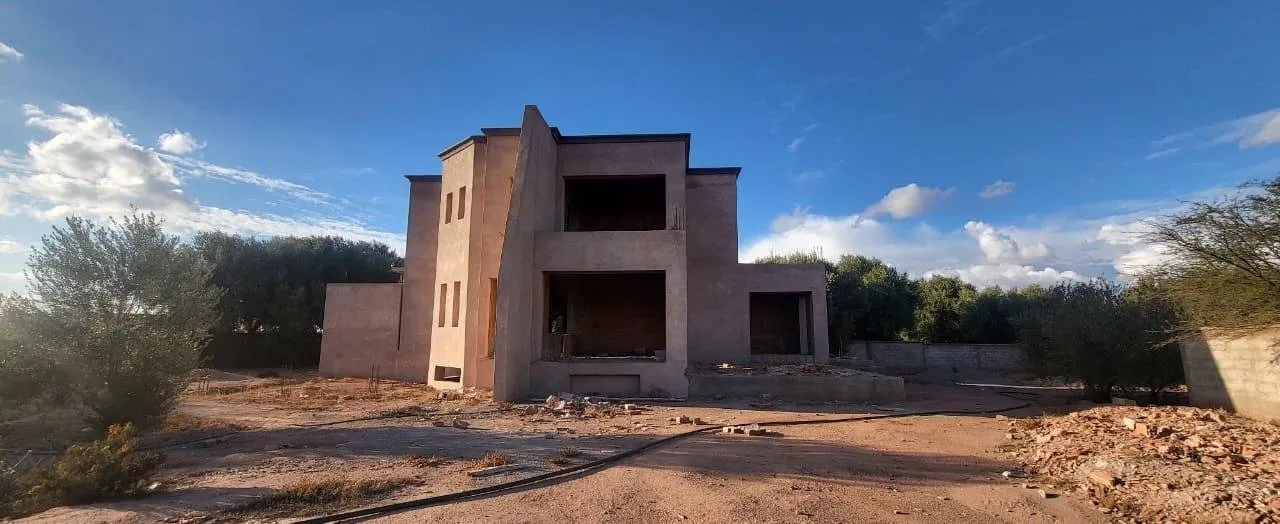 Villa titrée semi finie de 2195 m² sur route de Fès - مراكش