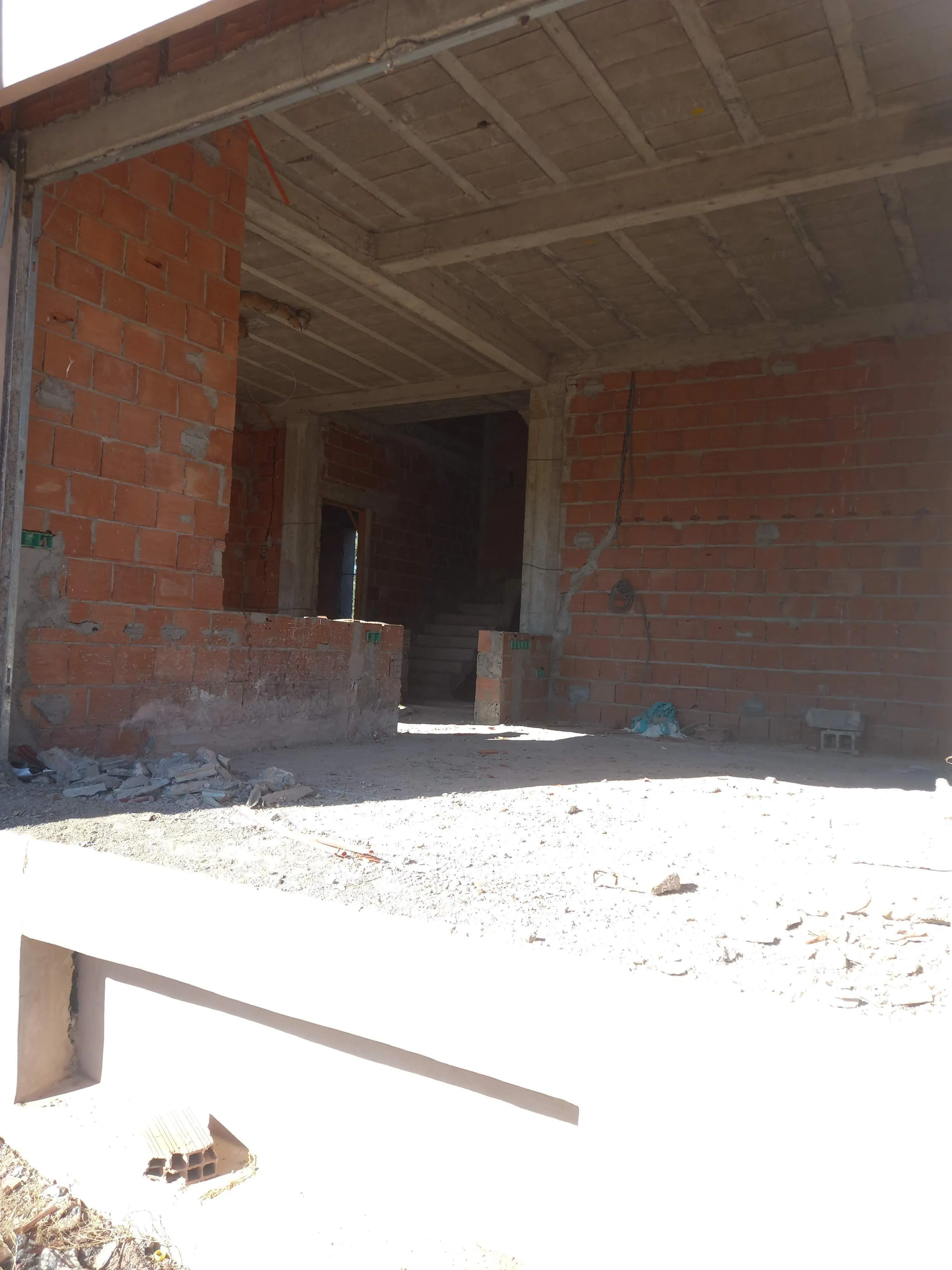Villa titrée semi finie de 2195 m² sur route de Fès - مراكش (4)