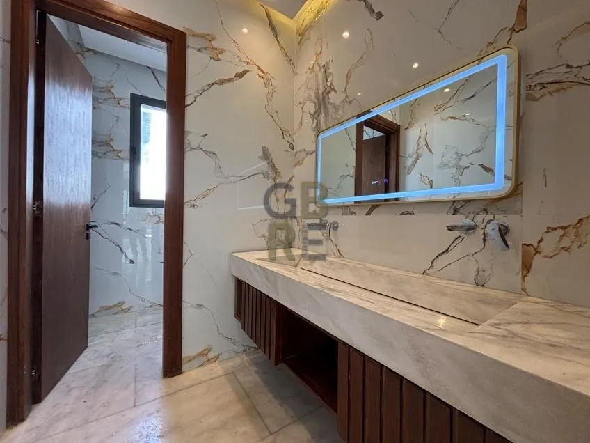 Magnifique villa avec piscine et ascenseur en location à Elmenzeh - الرباط (3)